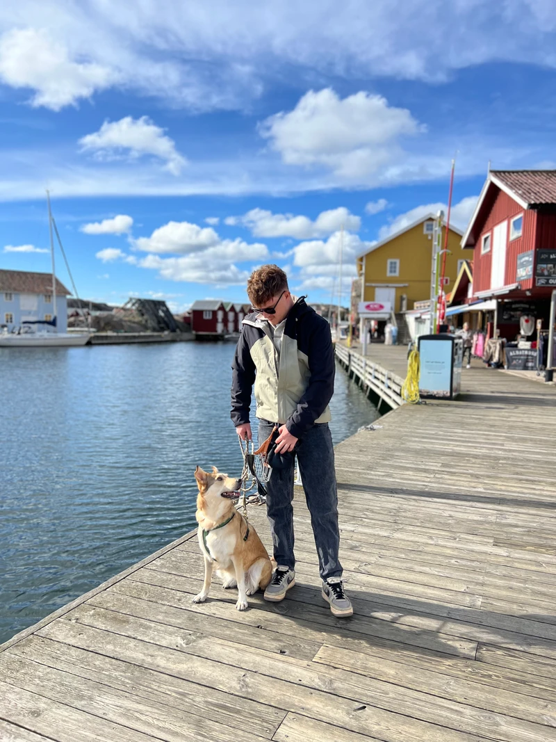 Fabian mit seinem Hund Mira